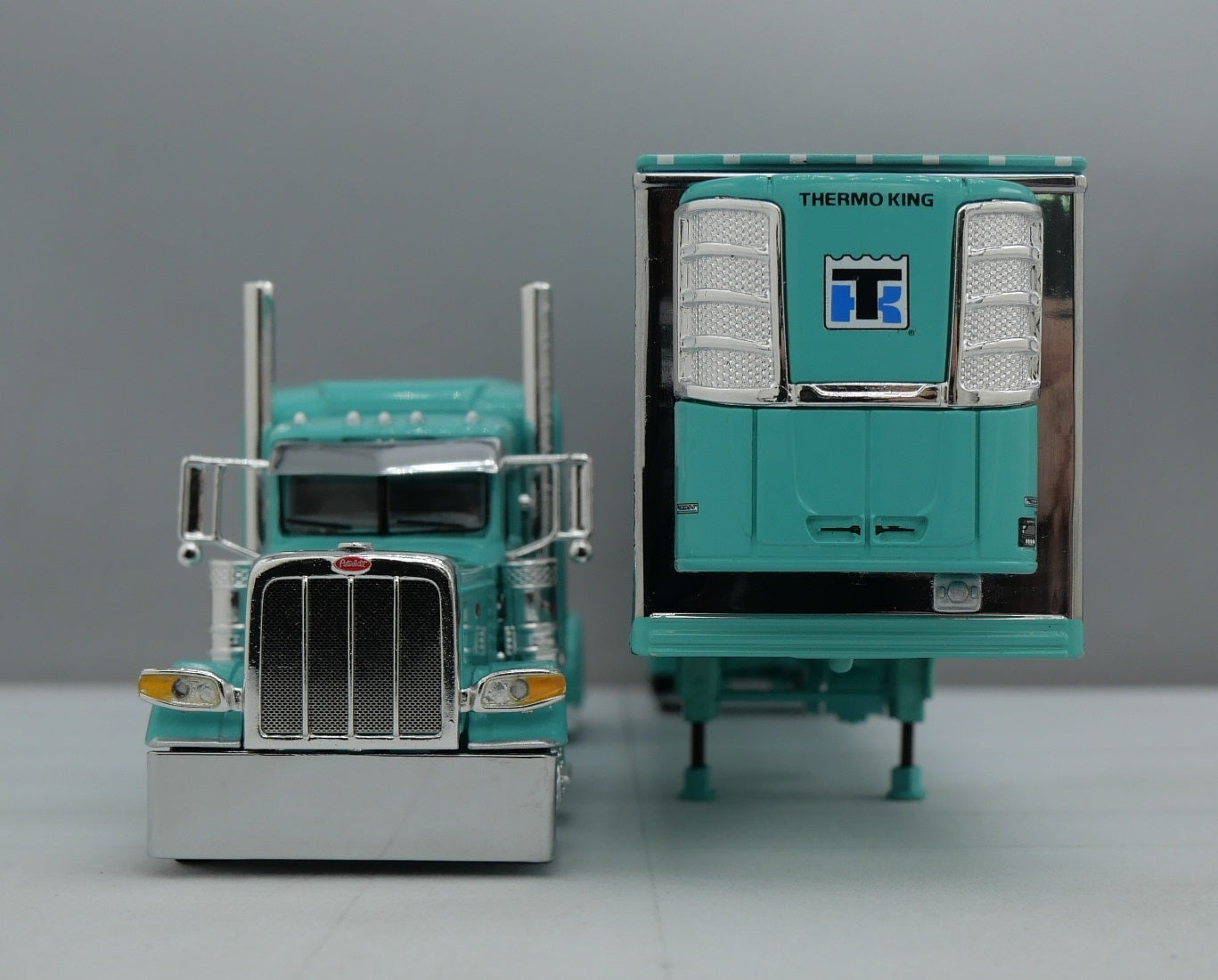 60-1732 Teal Chrome 1/64 DCP Peterbilt 389 w/ Utility Refrigerated Trailer