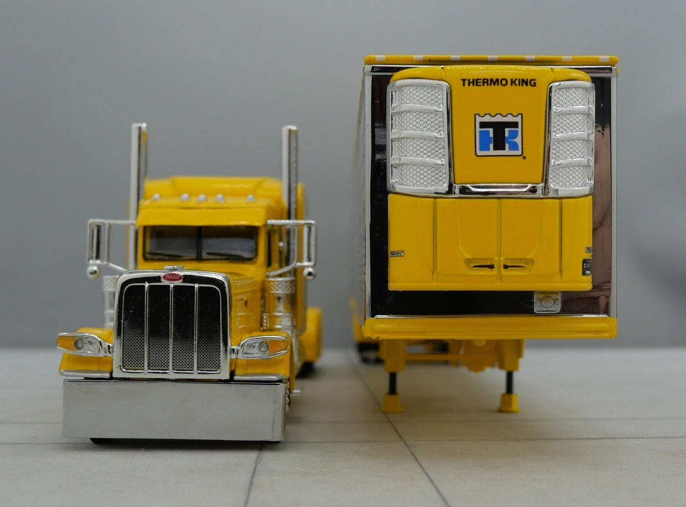 60-1733 Yellow Chrome 1/64 DCP Peterbilt 389 w/ Utility Refrigerated Trailer