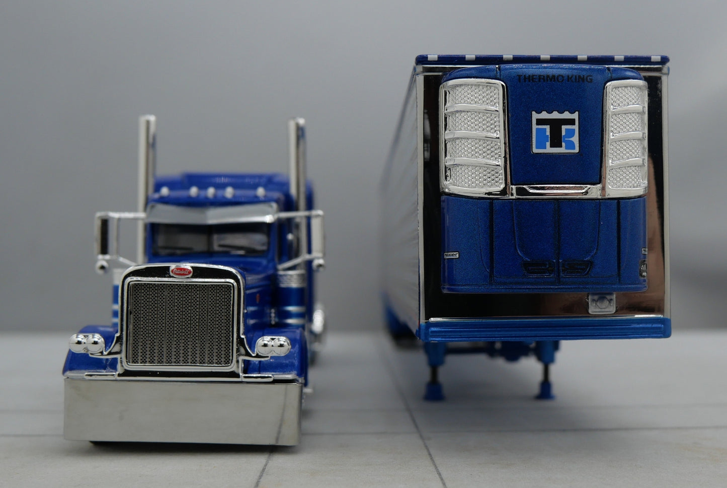 60-1735 Blue Chrome 1/64 DCP Peterbilt 389 w/ Utility Refrigerated Trailer