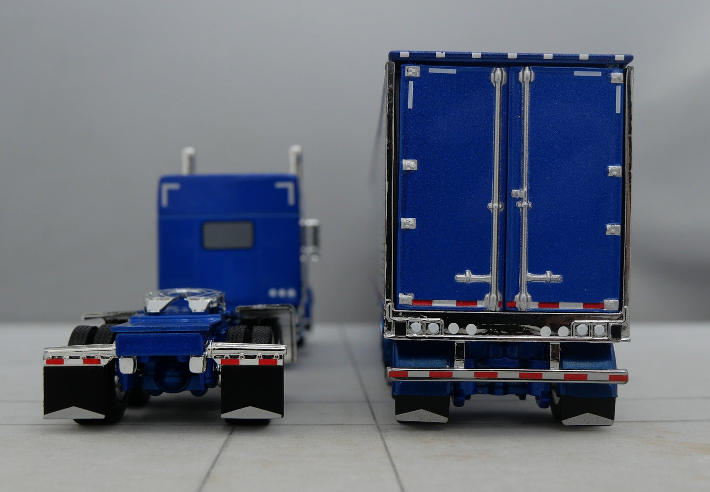 60-1735 Blue Chrome 1/64 DCP Peterbilt 389 w/ Utility Refrigerated Trailer