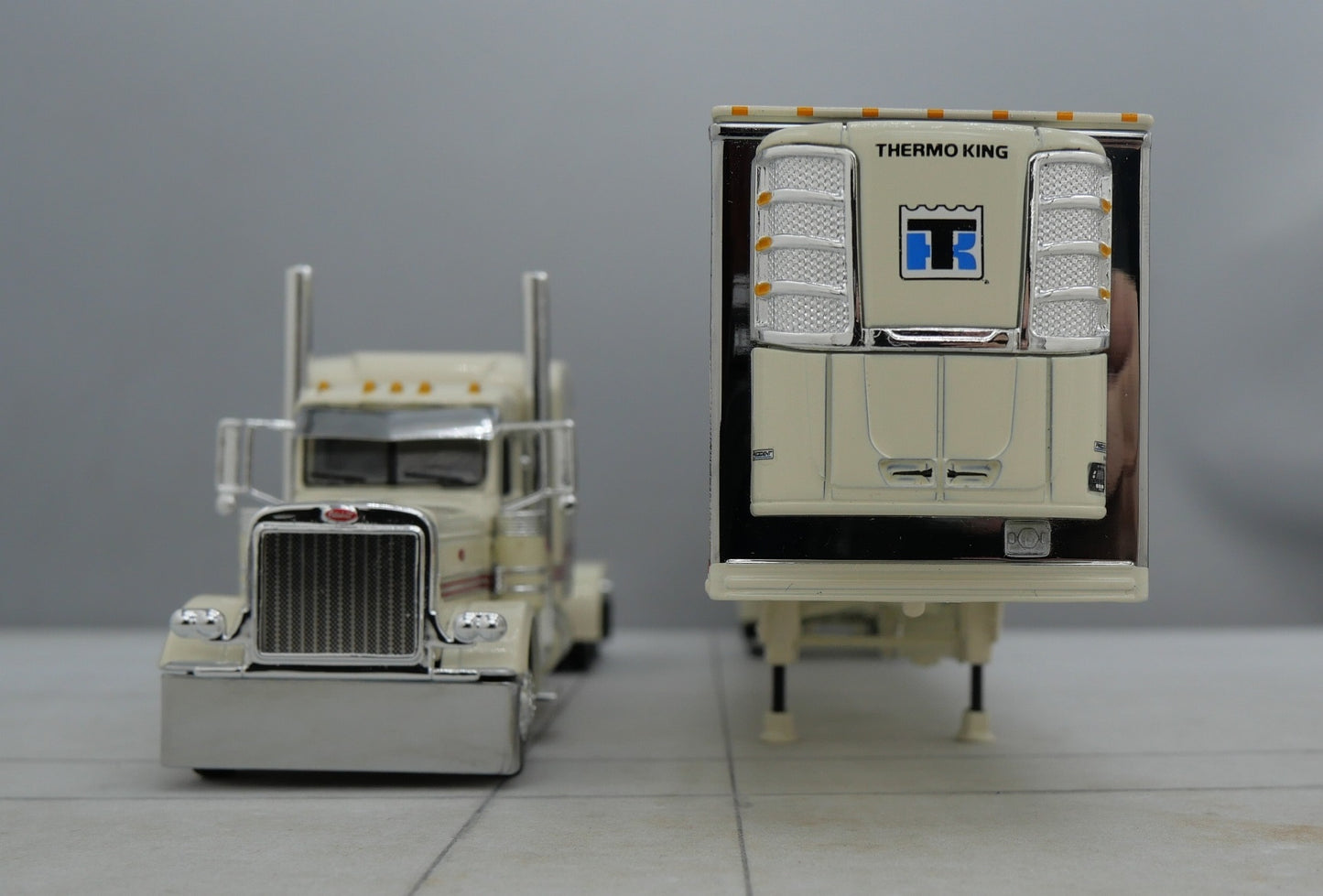 60-1736 Cream Red Chrome 1/64 DCP Peterbilt 389 w/ Utility Refrigerated Trailer