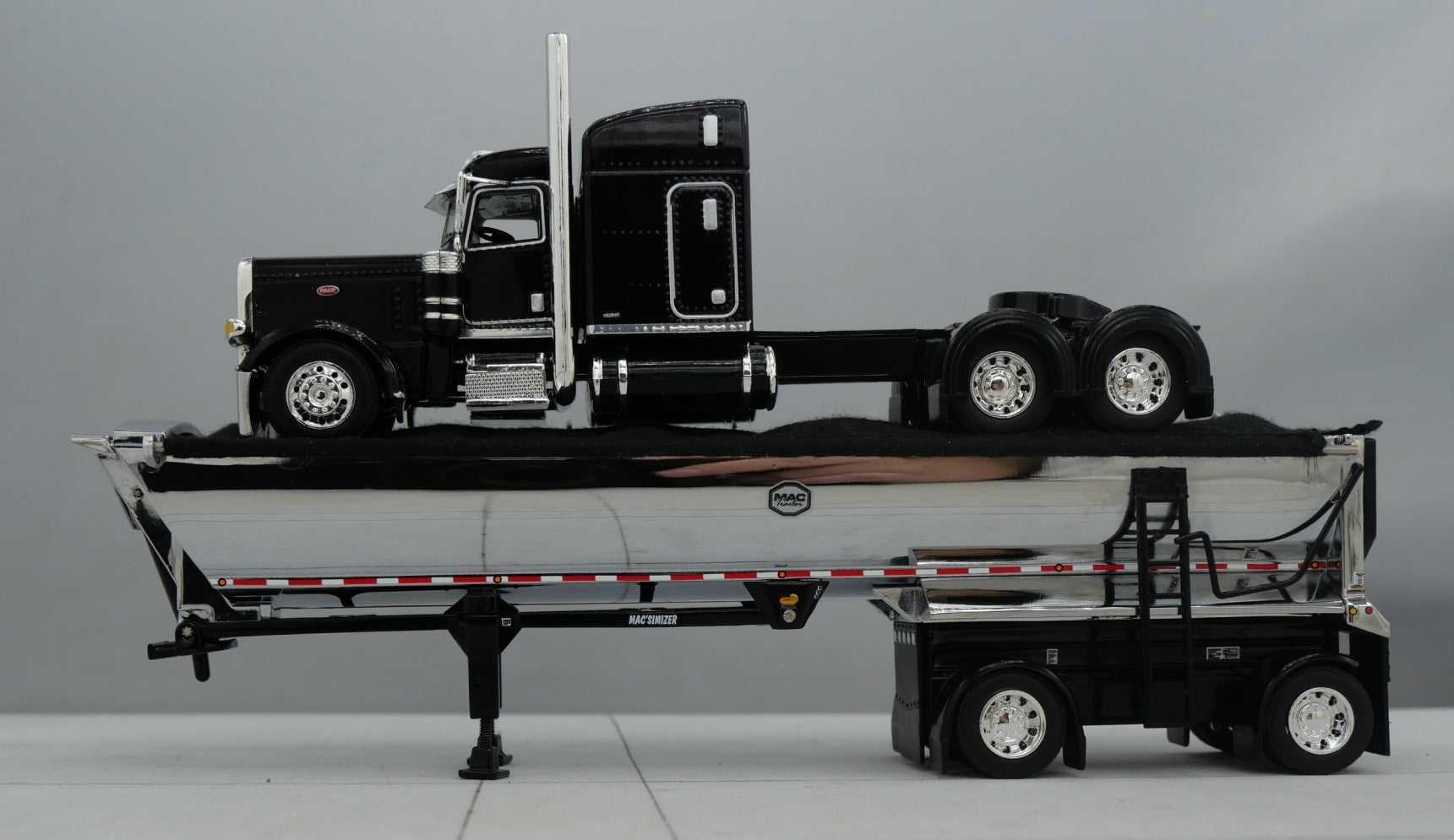 DCP ダイキャストプロモーション 1/64 PETERBILT 389 Peterbilt 389 with Sleeper Cab and Talbert 5553TA Tri-Axle
