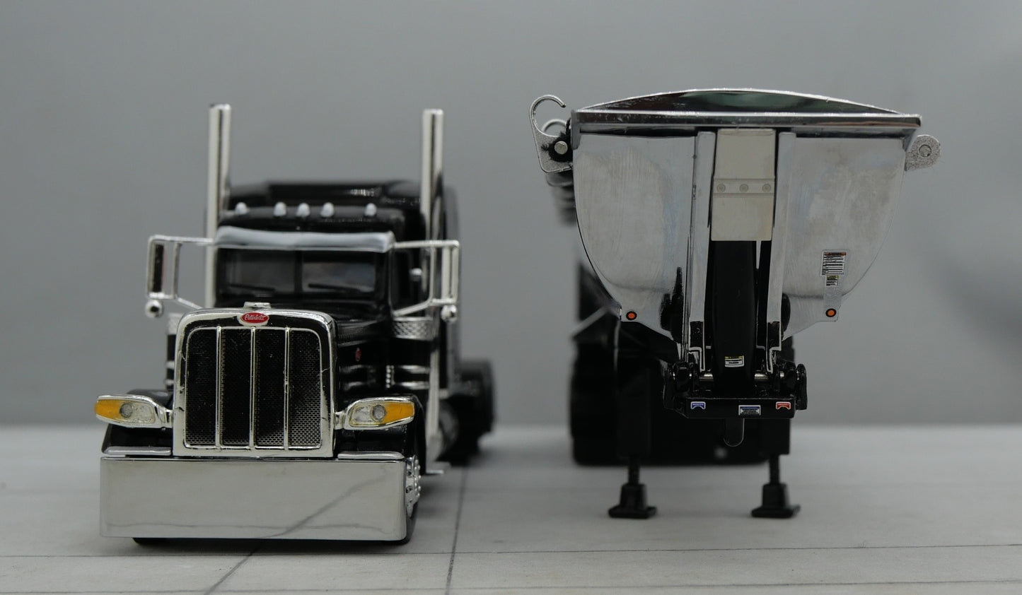 #60-1737 1/64 DCP Peterbilt 389 w/ Mac Round Dump Trailer Black Chrome