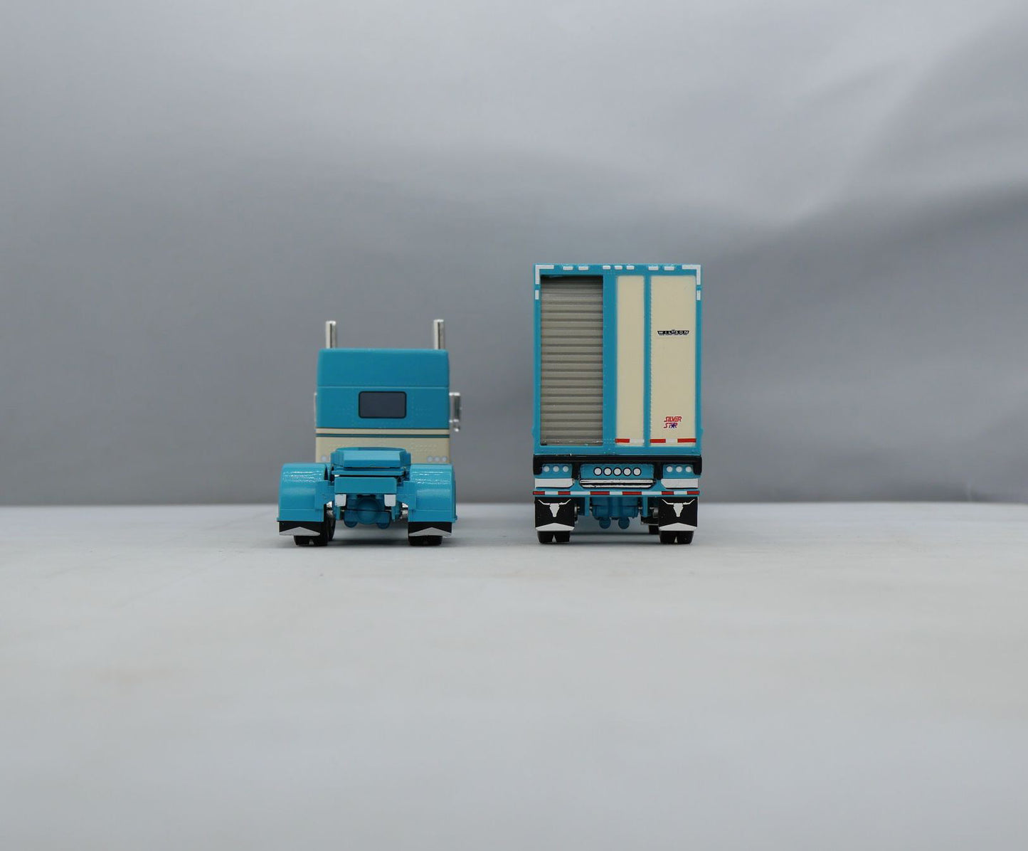 60-1788 Turquoise/Cream Peterbilt w/ Wilson Spread Axle Livestock Trailer