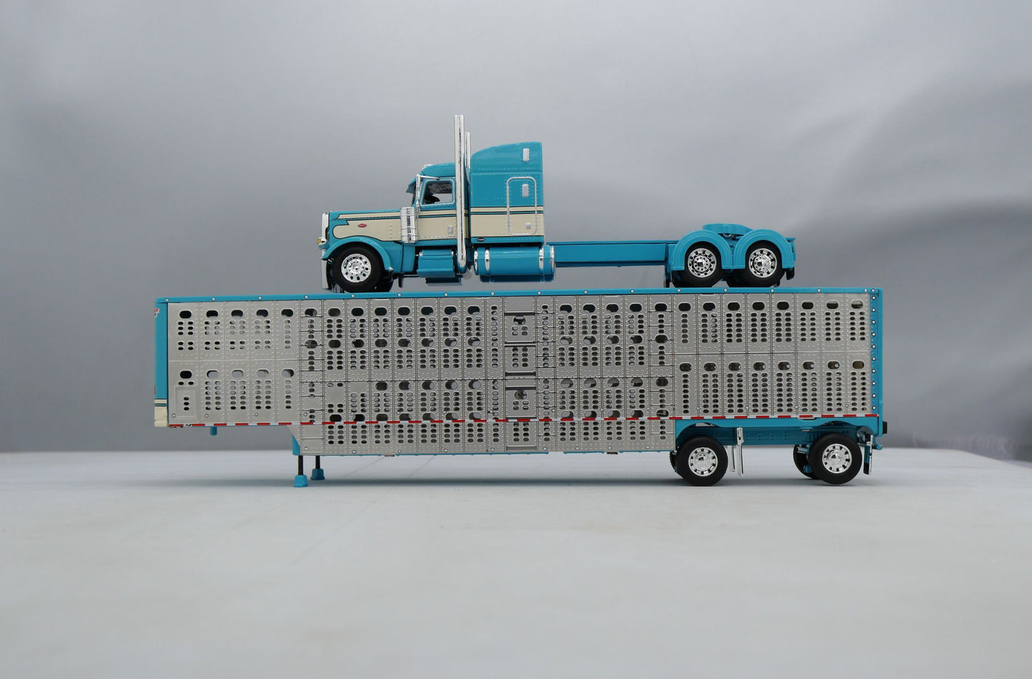 60-1788 Turquoise/Cream Peterbilt w/ Wilson Spread Axle Livestock Trailer