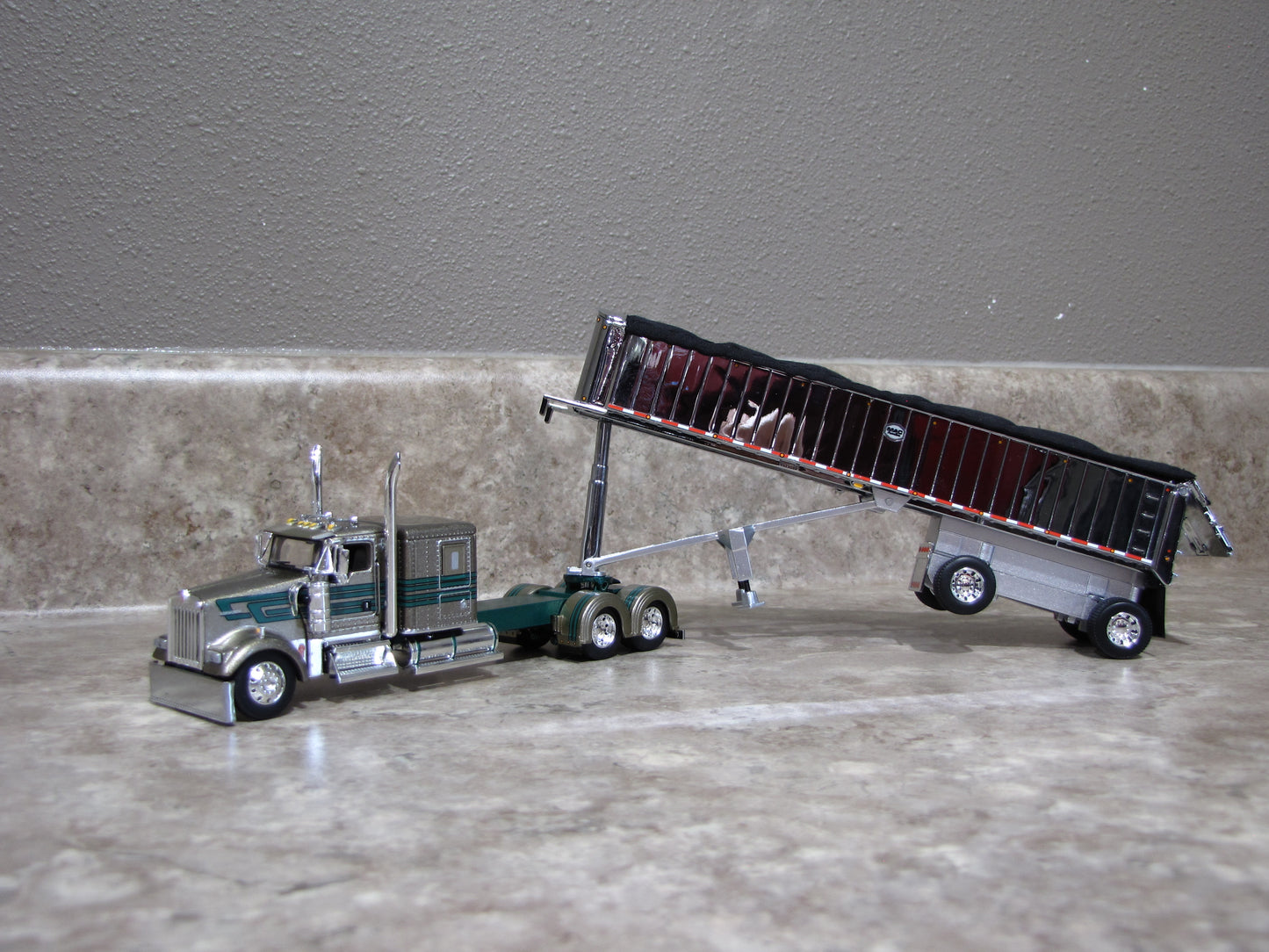 #60-1998 Kenworth D&D Hauling W900L & End Dump Trailer