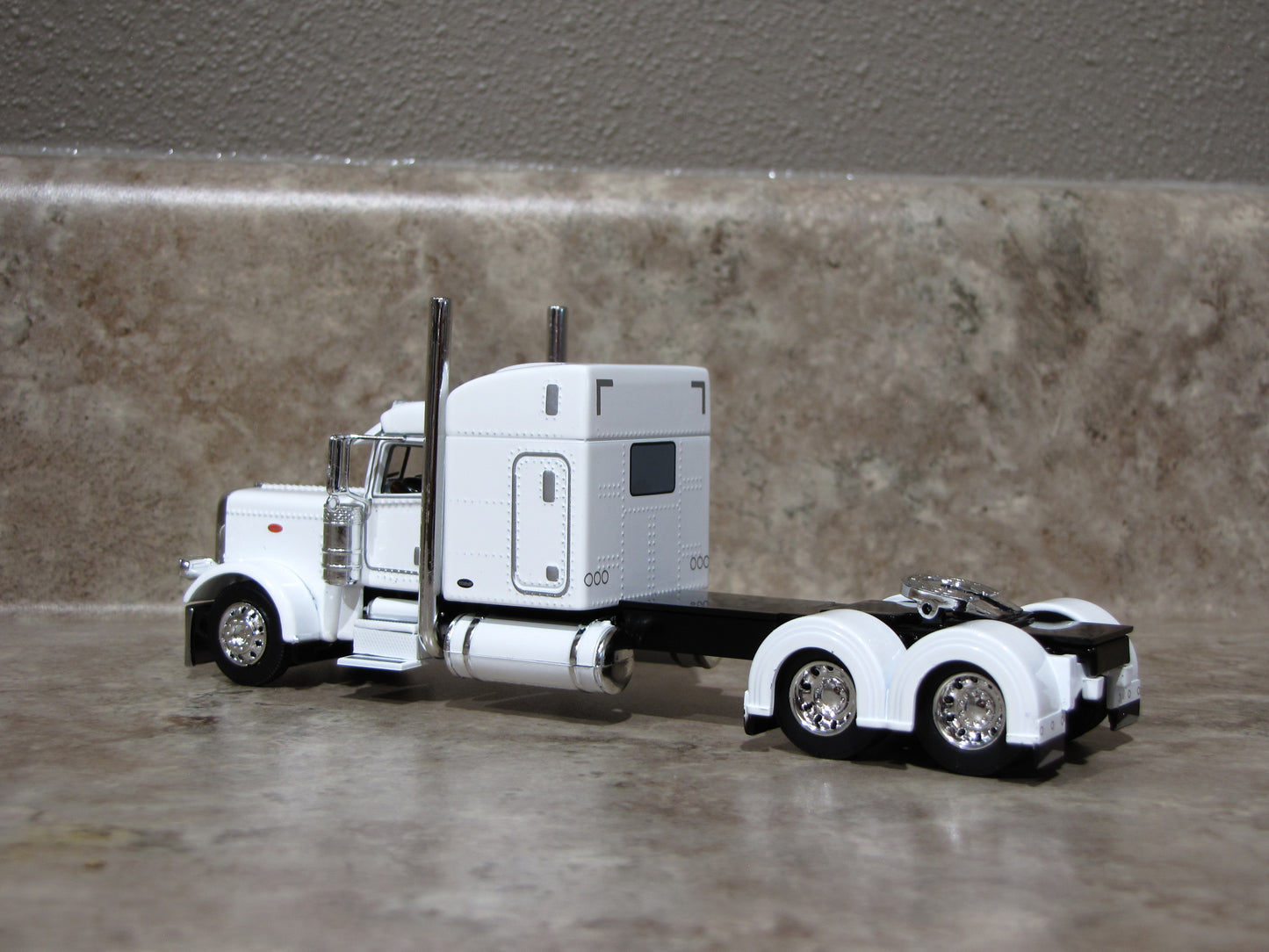 CAB 1739 White 389 Peterbilt Semi Truck