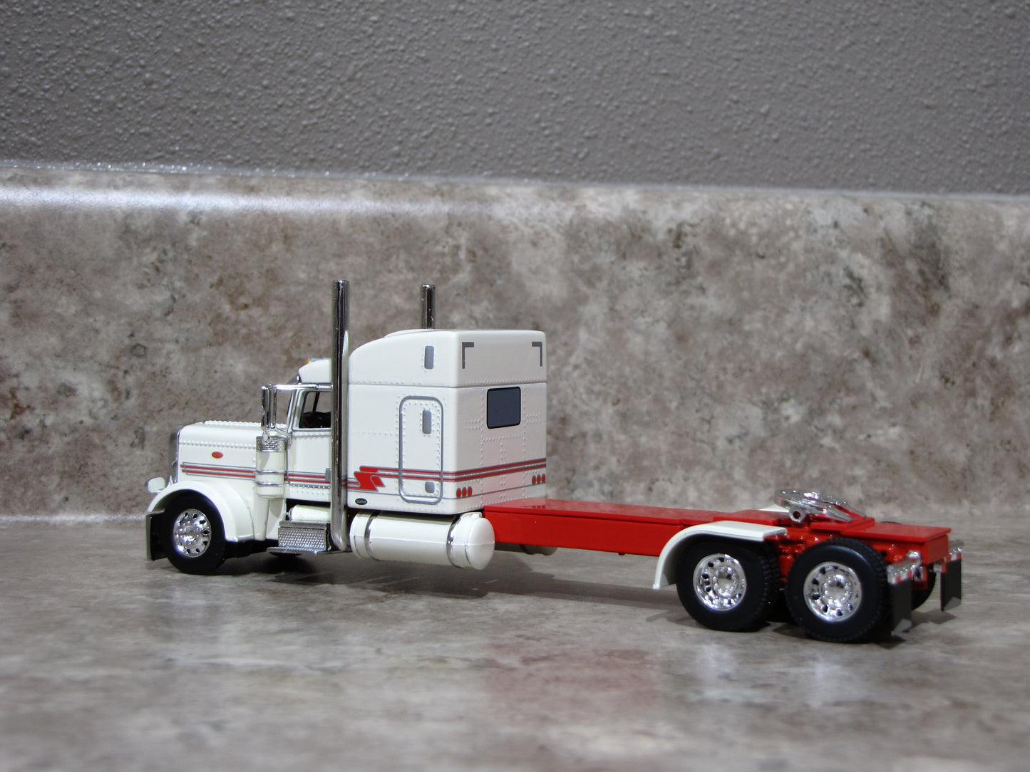 CAB 1736 Cream / Red 389 Peterbilt Semi Truck