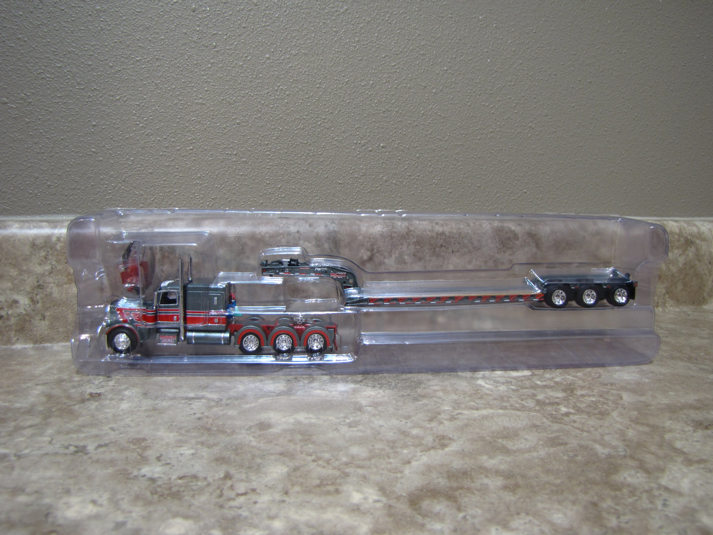 DCP #60-0900 1/64 Hammett Excavation Peterbilt 389 W Lowboy Trailer