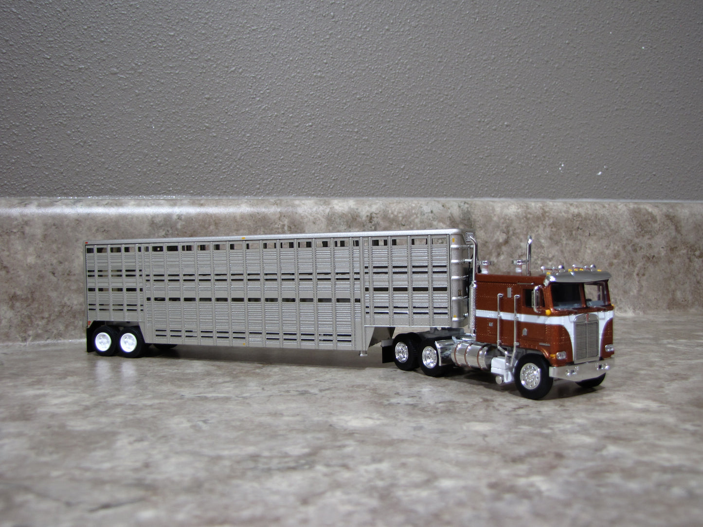 #60-1814 Kenworth K100 COE Wilson Vintage Livestock Trailer