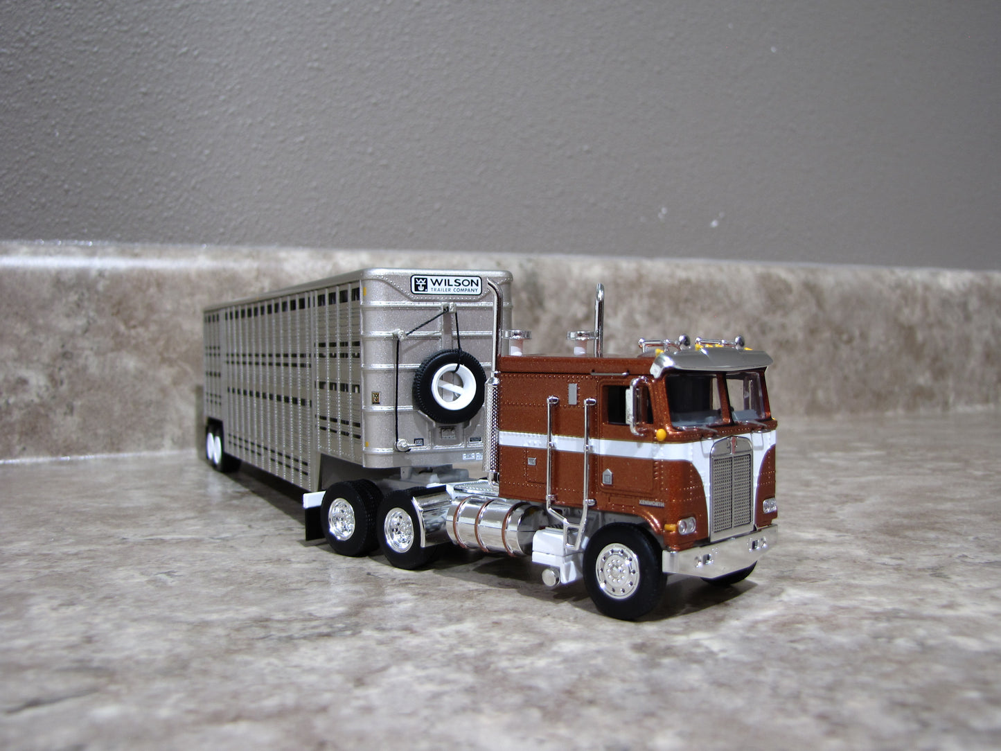 #60-1814 Kenworth K100 COE Wilson Vintage Livestock Trailer