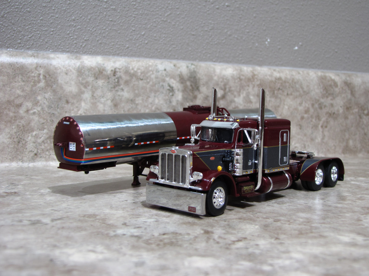 #60-1330 Big Rigs Bryce Transport 359 Peterbilt Brenner Asphalt Tanker Trailer