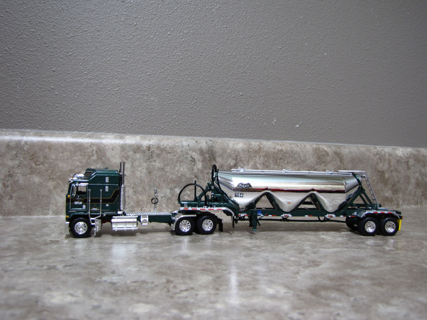 #69-1617 Big Rigs Kuhnle Bros. Kenworth K100 Pneumatic Trailer