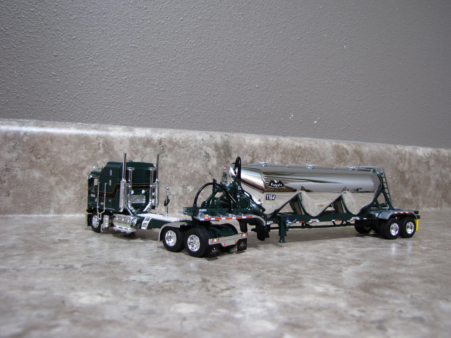 #69-1617 Big Rigs Kuhnle Bros. Kenworth K100 Pneumatic Trailer