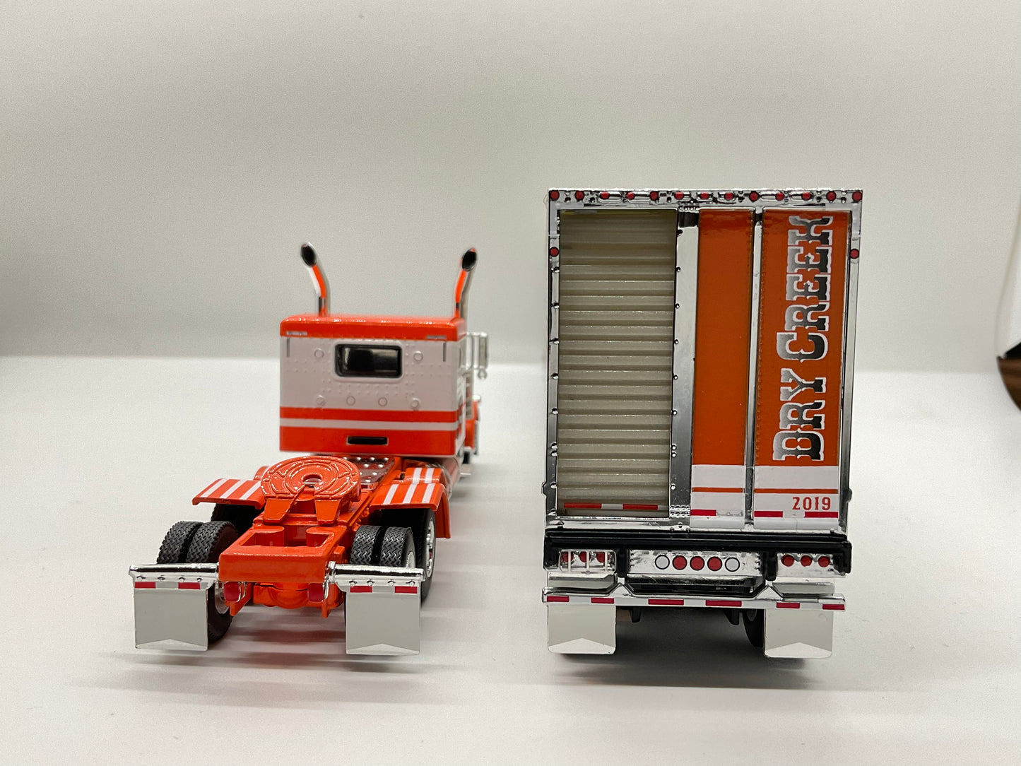 #60-1051 Dry Creek Trucking Orange White Peterbilt Wilson Silver Tri-Axle Livestock Trailer