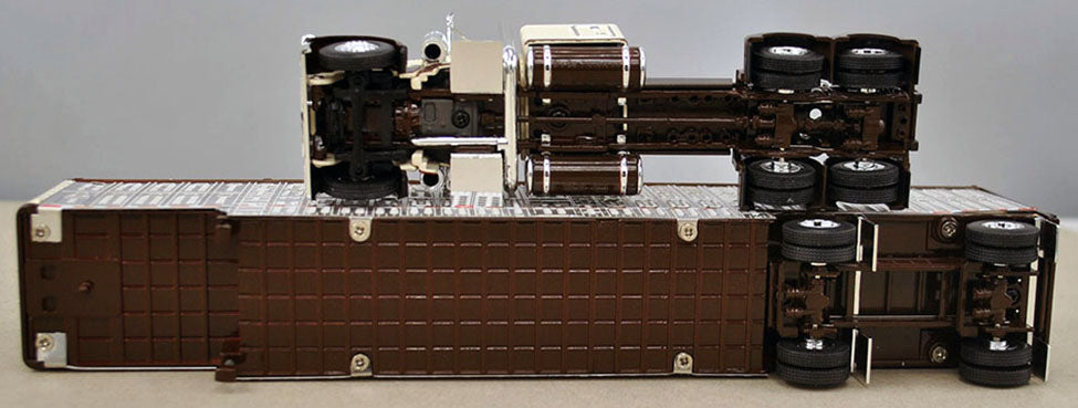 RETIRED #60-0939 Brown & Cream 389 Peterbilt Livestock Set