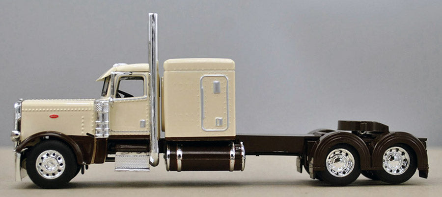 RETIRED #60-0939 Brown & Cream 389 Peterbilt Livestock Set