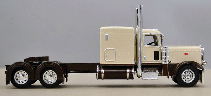 RETIRED #60-0939 Brown & Cream 389 Peterbilt Livestock Set