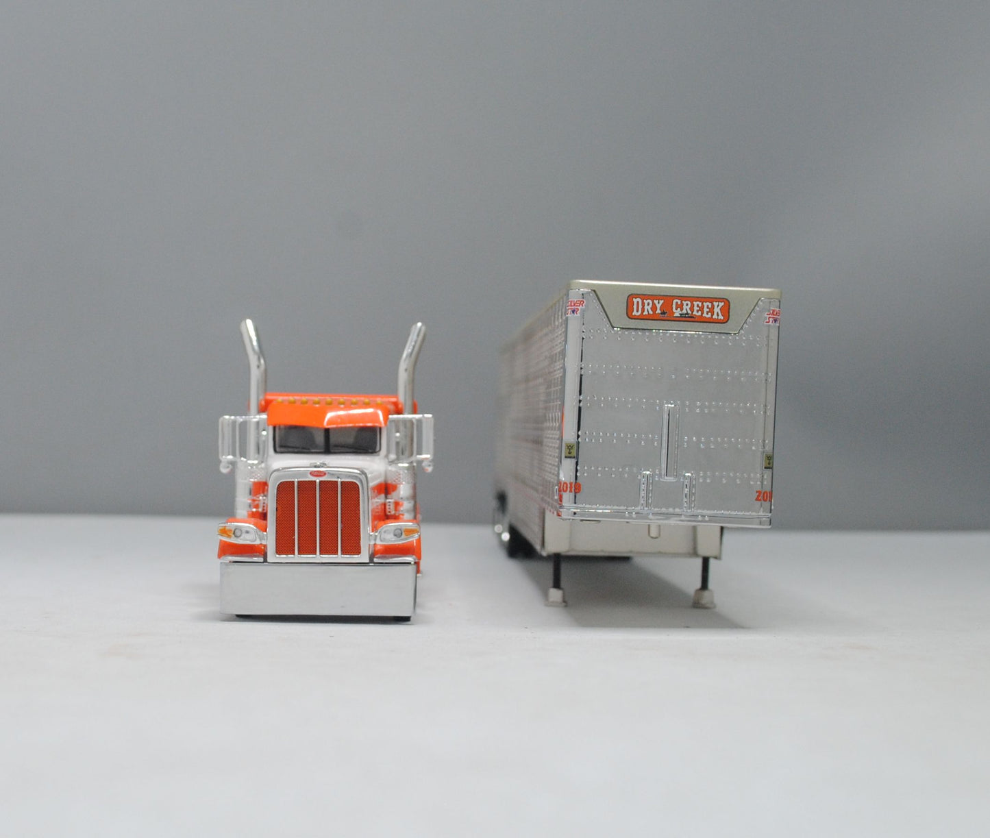 #60-1051 Dry Creek Trucking Orange White Peterbilt Wilson Silver Tri-Axle Livestock Trailer