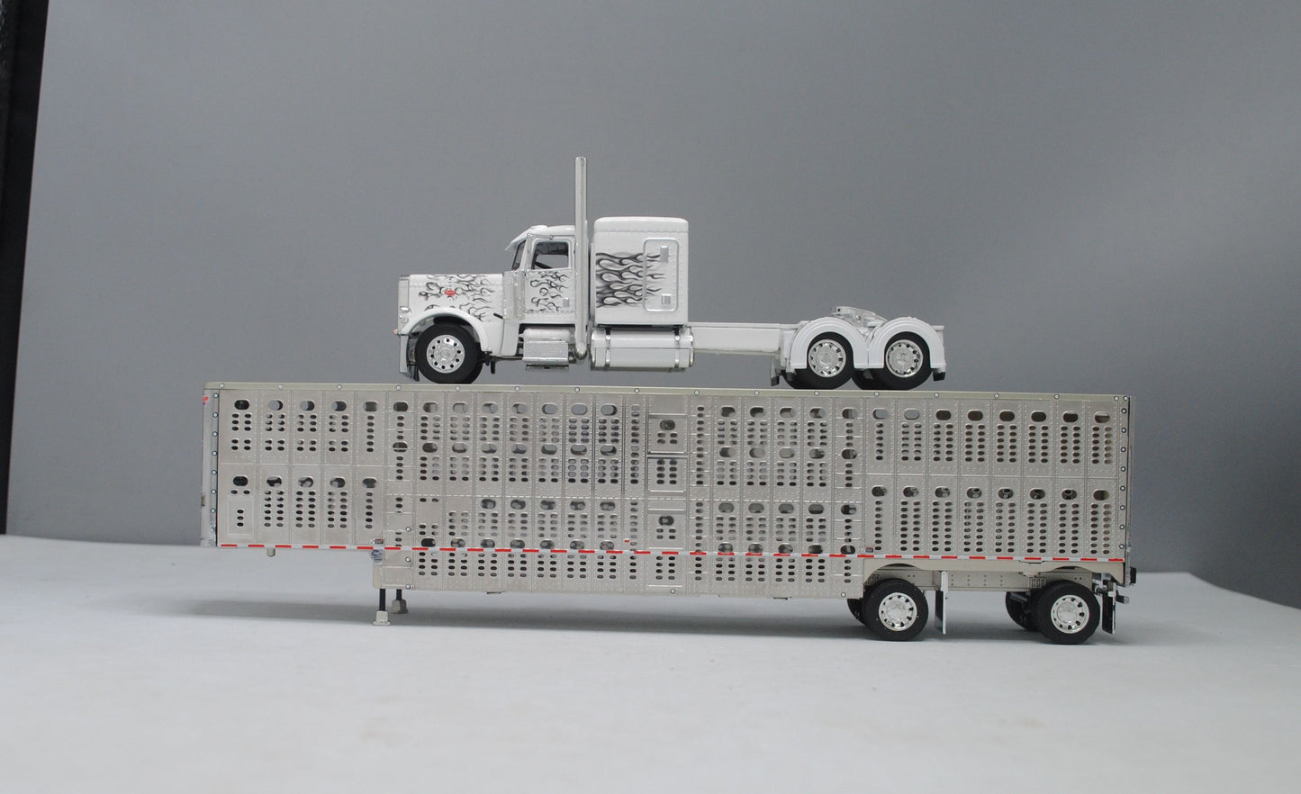 #60-1105 Peterbilt White Black Flames Wilson Silver Spread Axle Livestock