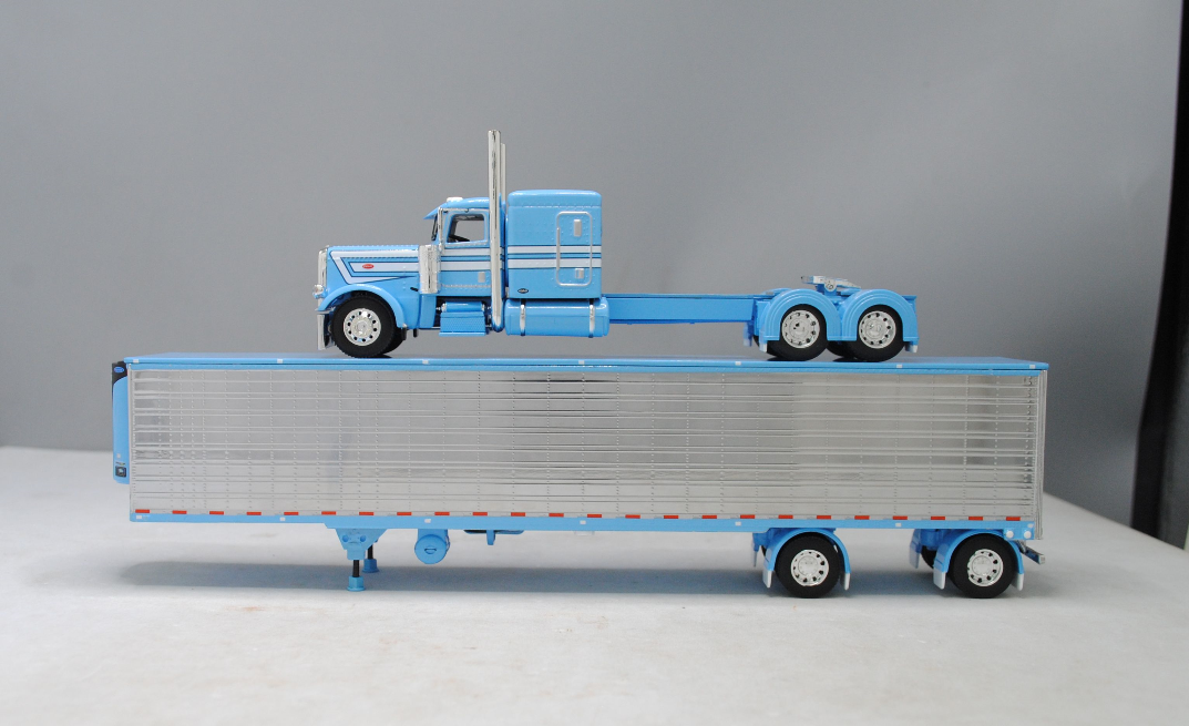 RETIRED #60-1322 1/64 Baby Blue Peterbilt 389 w/Reefer