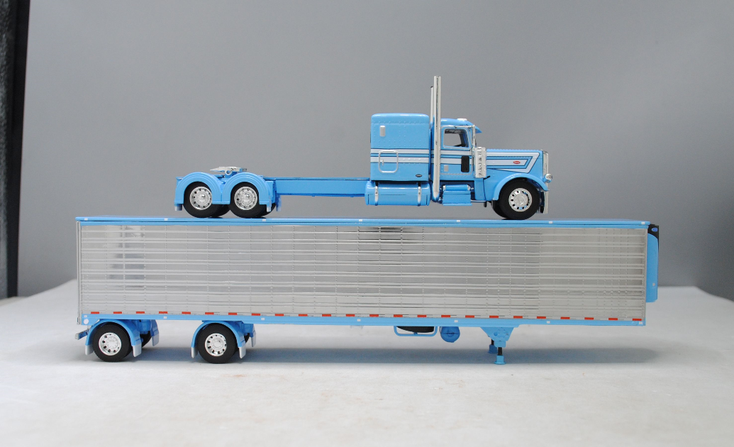 RETIRED #60-1322 1/64 Baby Blue Peterbilt 389 w/Reefer
