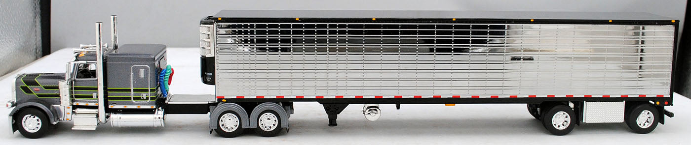 #60-1533 Gun Metal Gray/Black/Lime Peterbilt 389 w/ Chrome side Utility Reefer