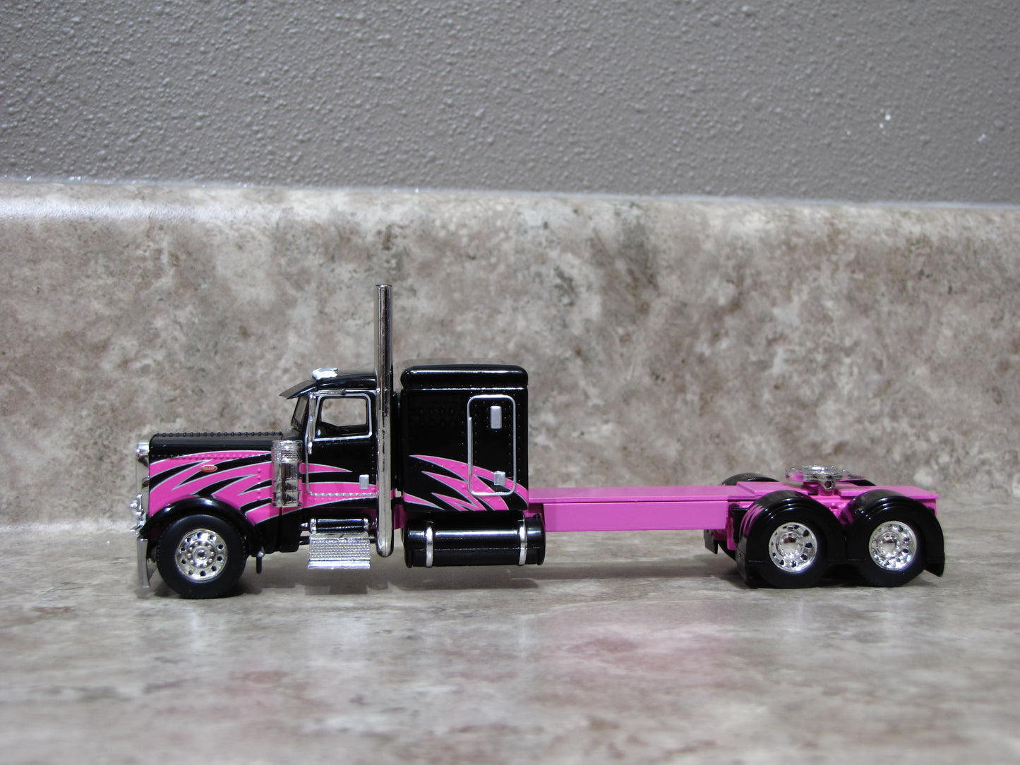 CAB 1334 Black & Pink 389 Peterbilt Semi Truck