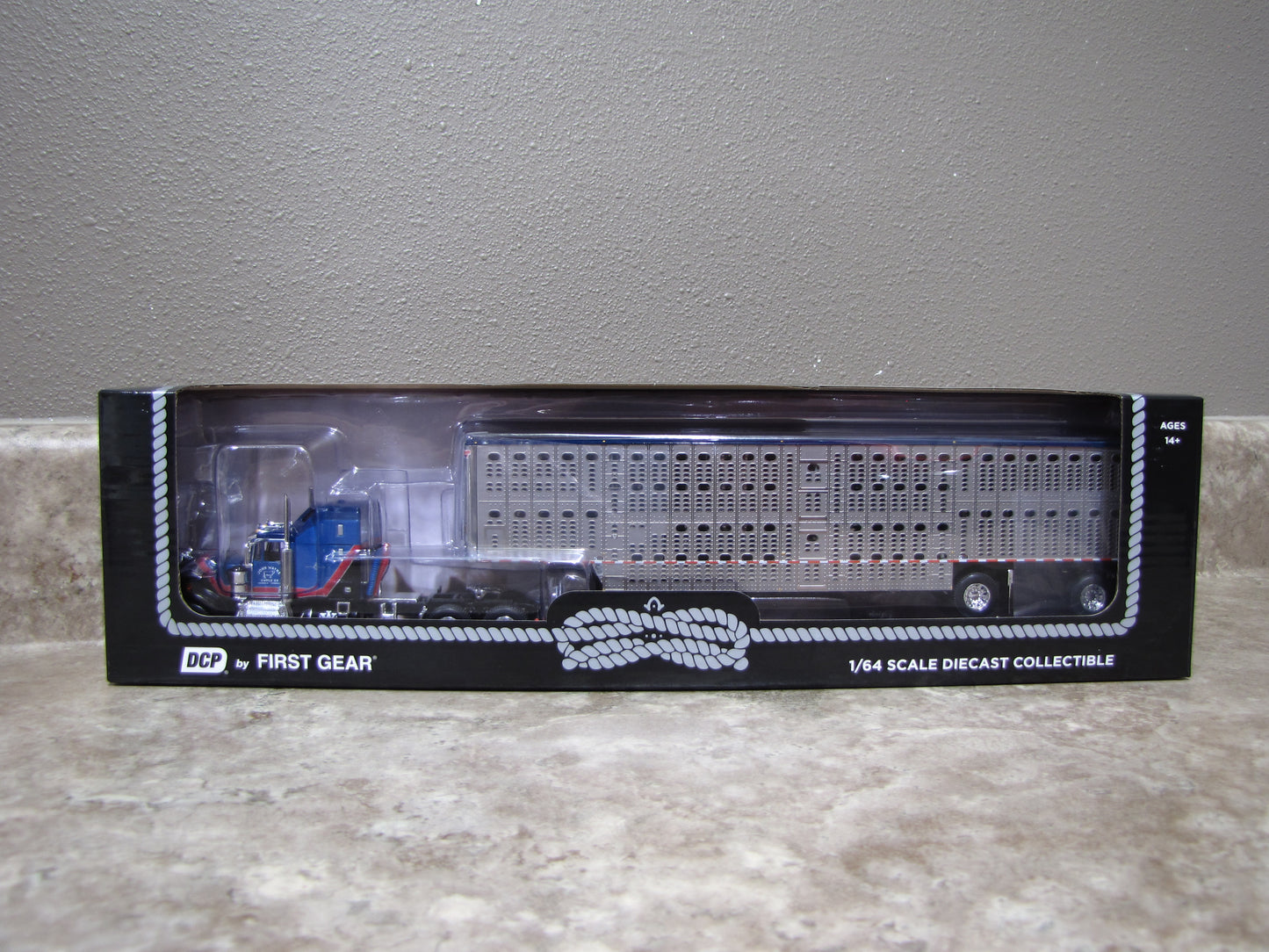 #60-1204 1/64 John Wayne Cattle Co Kenworth W900A w/ Livestock Trailer