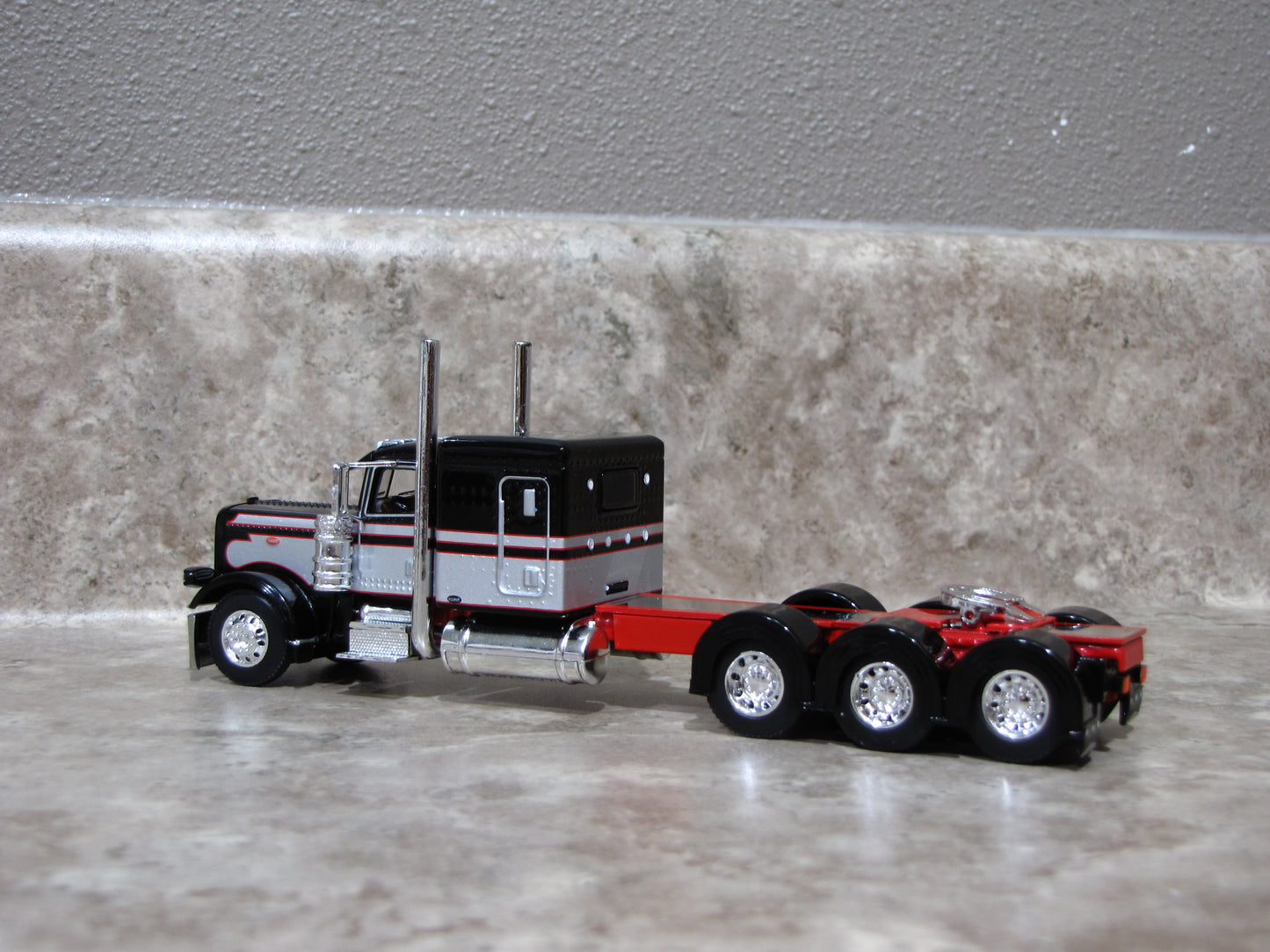 CAB 1473 Red Black Silver Flattop Tri-Axle Peterbilt 389 Semi Truck