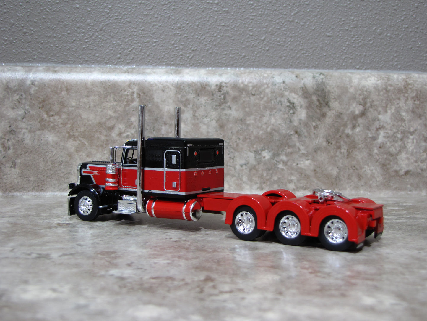 CAB 1496 Black/Red 389 Peterbilt Semi Truck