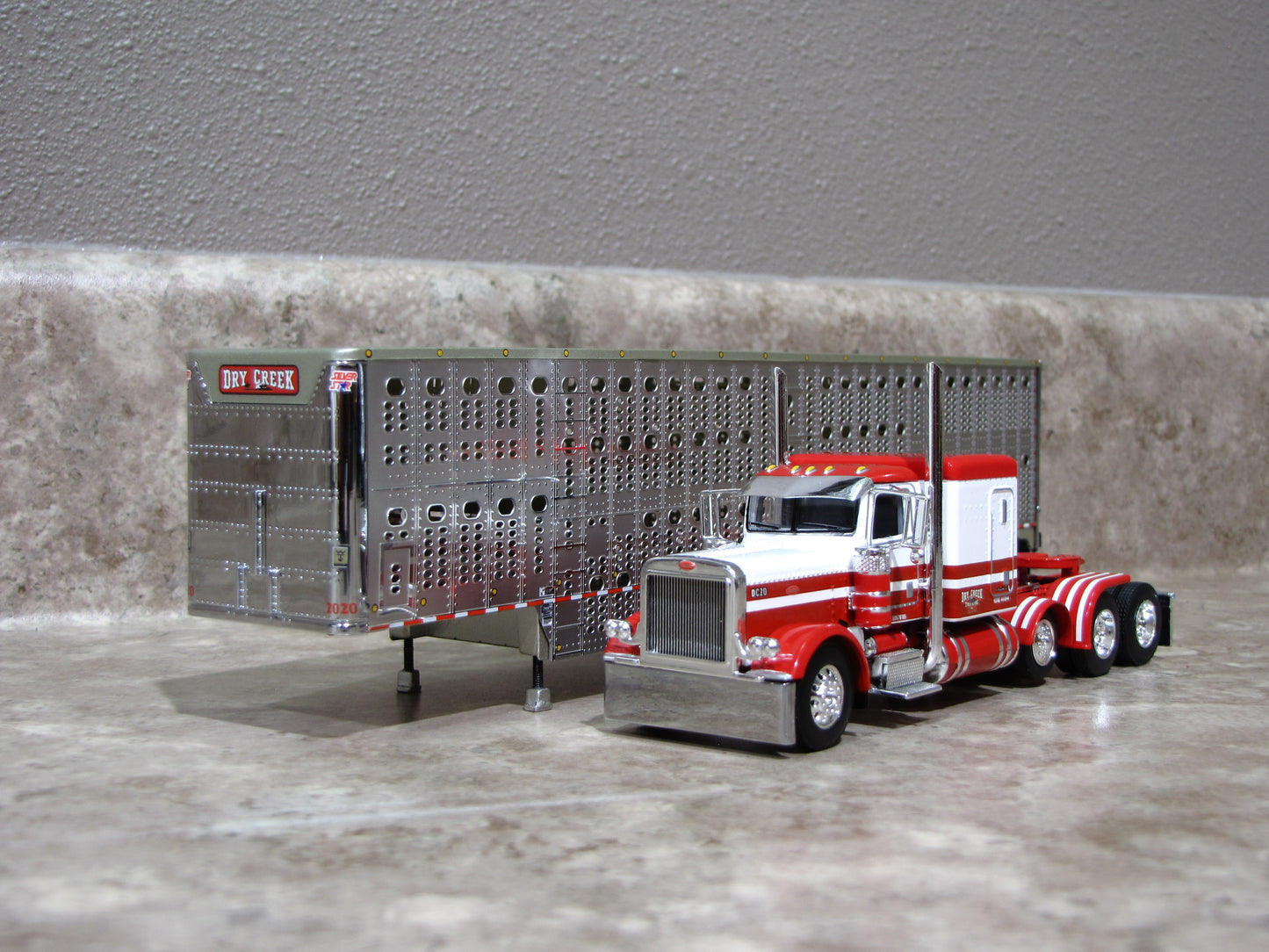 #60-1050 Dry Creek Trucking Red White Peterbilt Wilson Silver Tri-Axle Livestock Trailer