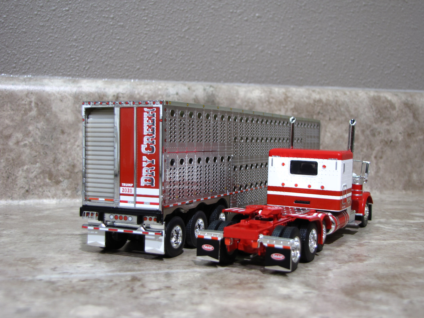 #60-1050 Dry Creek Trucking Red White Peterbilt Wilson Silver Tri-Axle Livestock Trailer