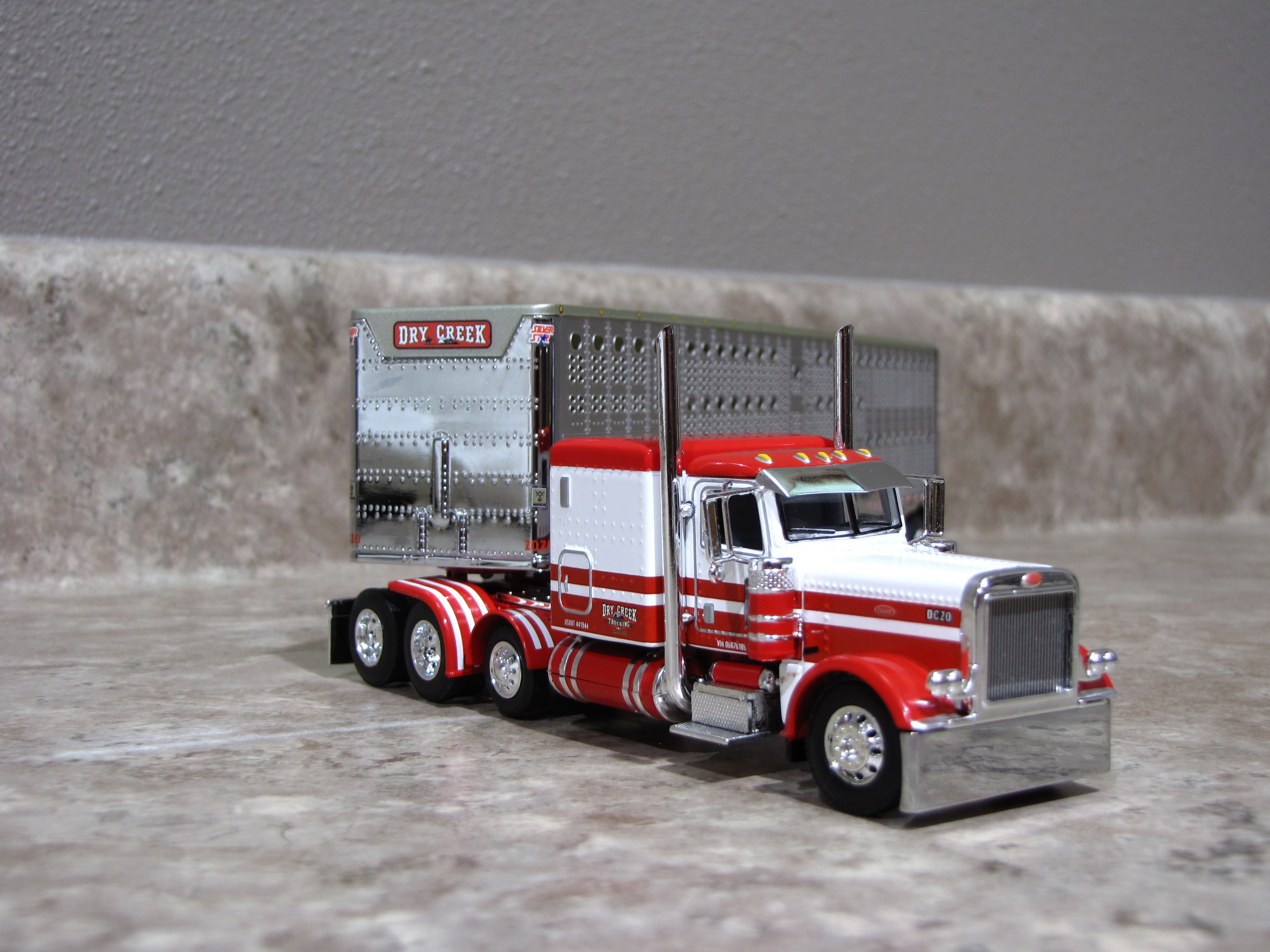 60-1050 Dry Creek Trucking Red White Peterbilt Wilson Silver Tri