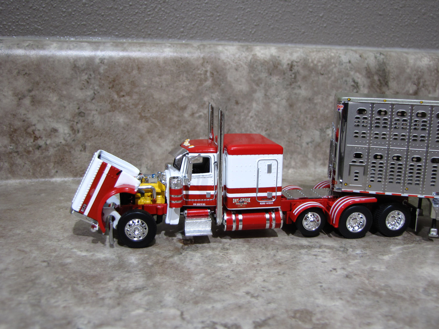 #60-1050 Dry Creek Trucking Red White Peterbilt Wilson Silver Tri-Axle Livestock Trailer