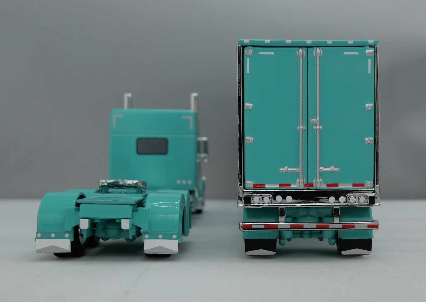 60-1732 Teal Chrome 1/64 DCP Peterbilt 389 w/ Utility Refrigerated Trailer