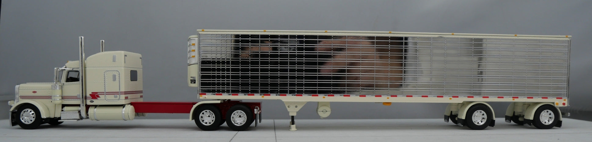 Modellino Camion Peterbilt Parti Modellino Peterbilt Parti Cromate DCP In Scala 1/64 Per Peterbilt 359/379/389 - Serbatoi Aria E Gradini Serbatoi Aria Cromati Modellismo Camion Usato