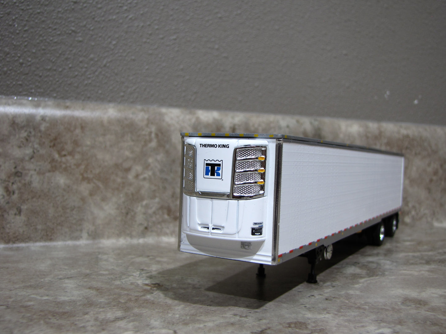 White Utility 53' Refrigerated Thermo King Trailer