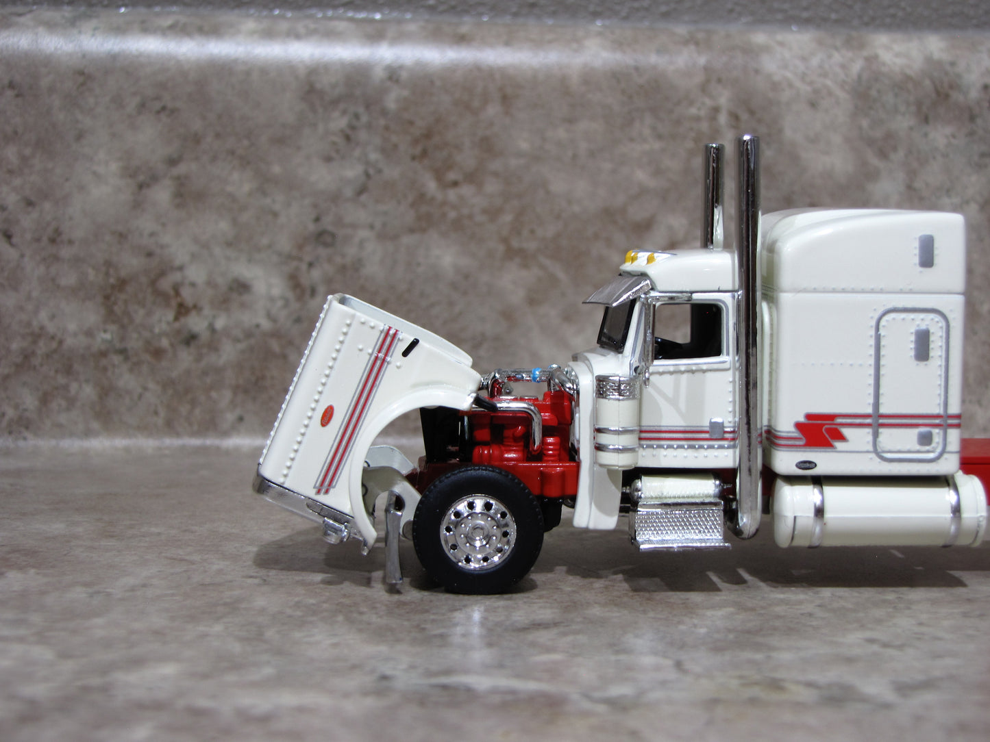 CAB 1736 Cream / Red 389 Peterbilt Semi Truck