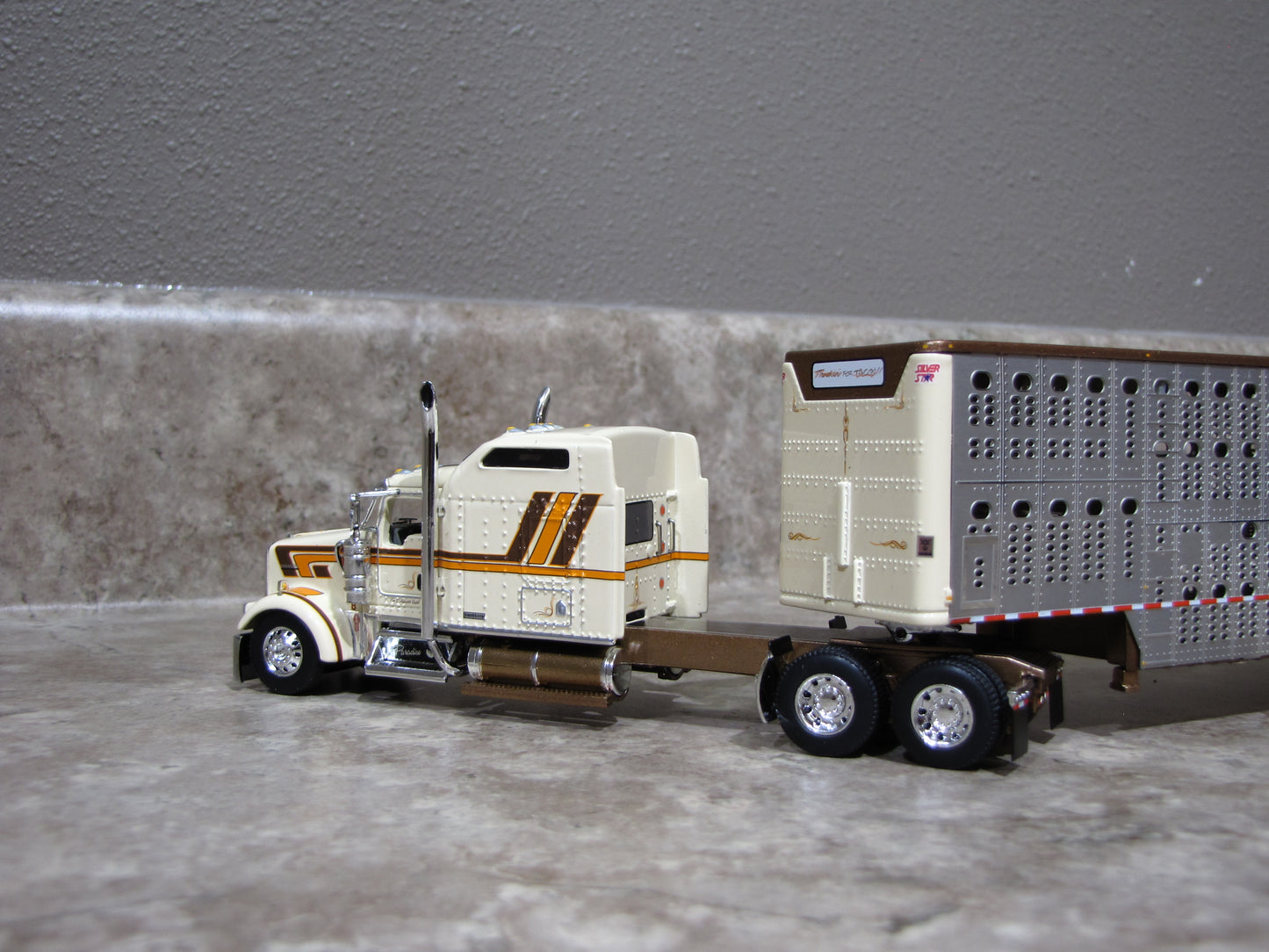 #60-1755 1/64 DCP Paradise Trucking Kenworth W900L w/ Livestock Trailer Brown Cream