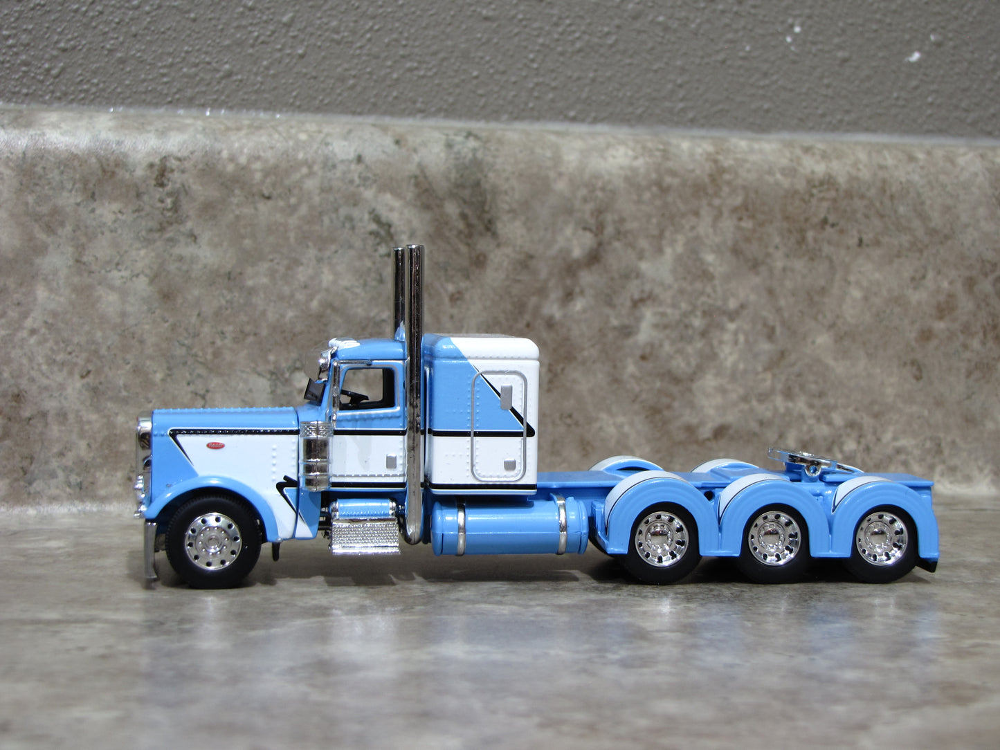 CAB 1972 Blue White Flattop Tri-axle Peterbilt 389 Semi Truck