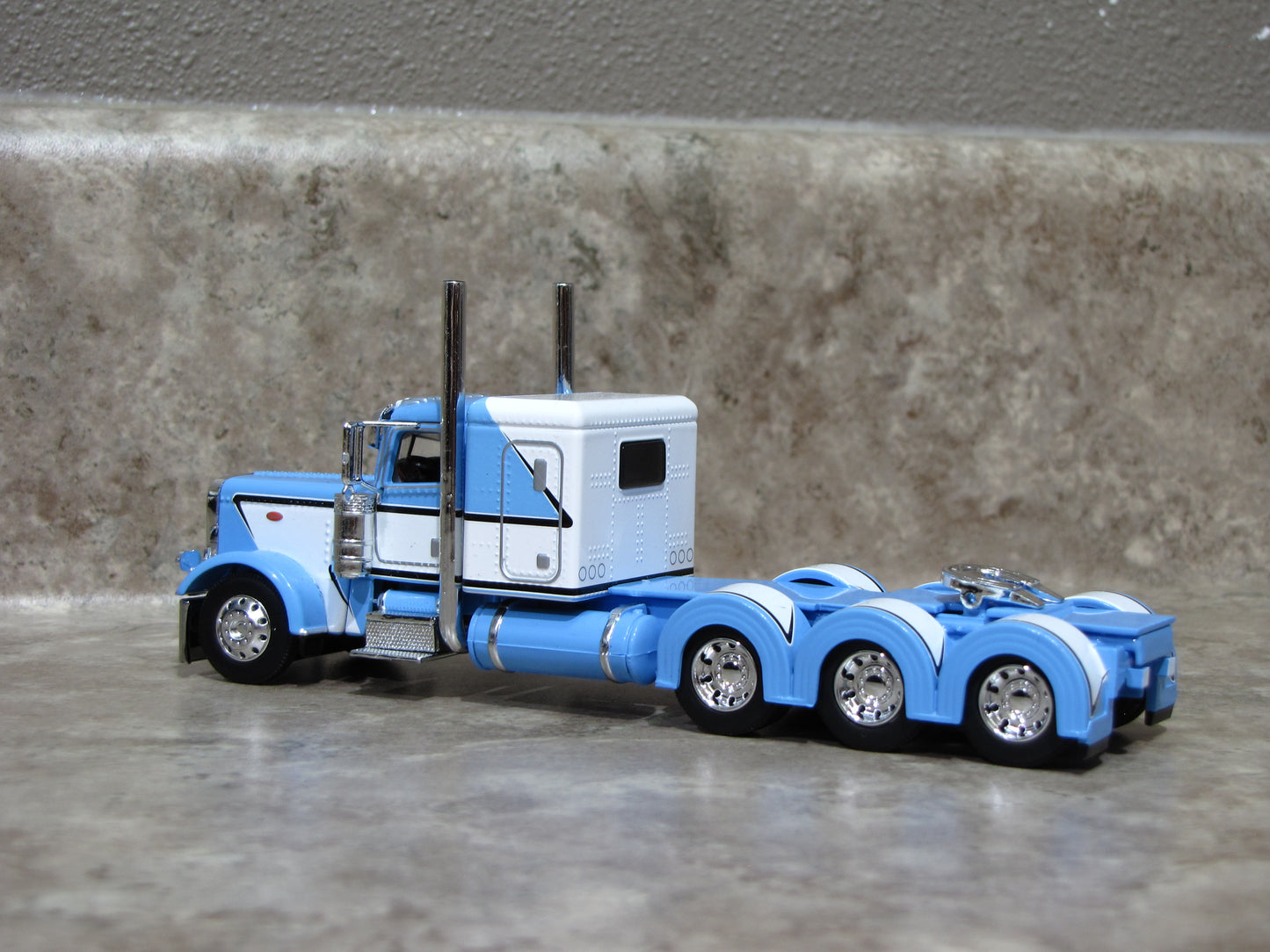 CAB 1972 Blue White Flattop Tri-axle Peterbilt 389 Semi Truck