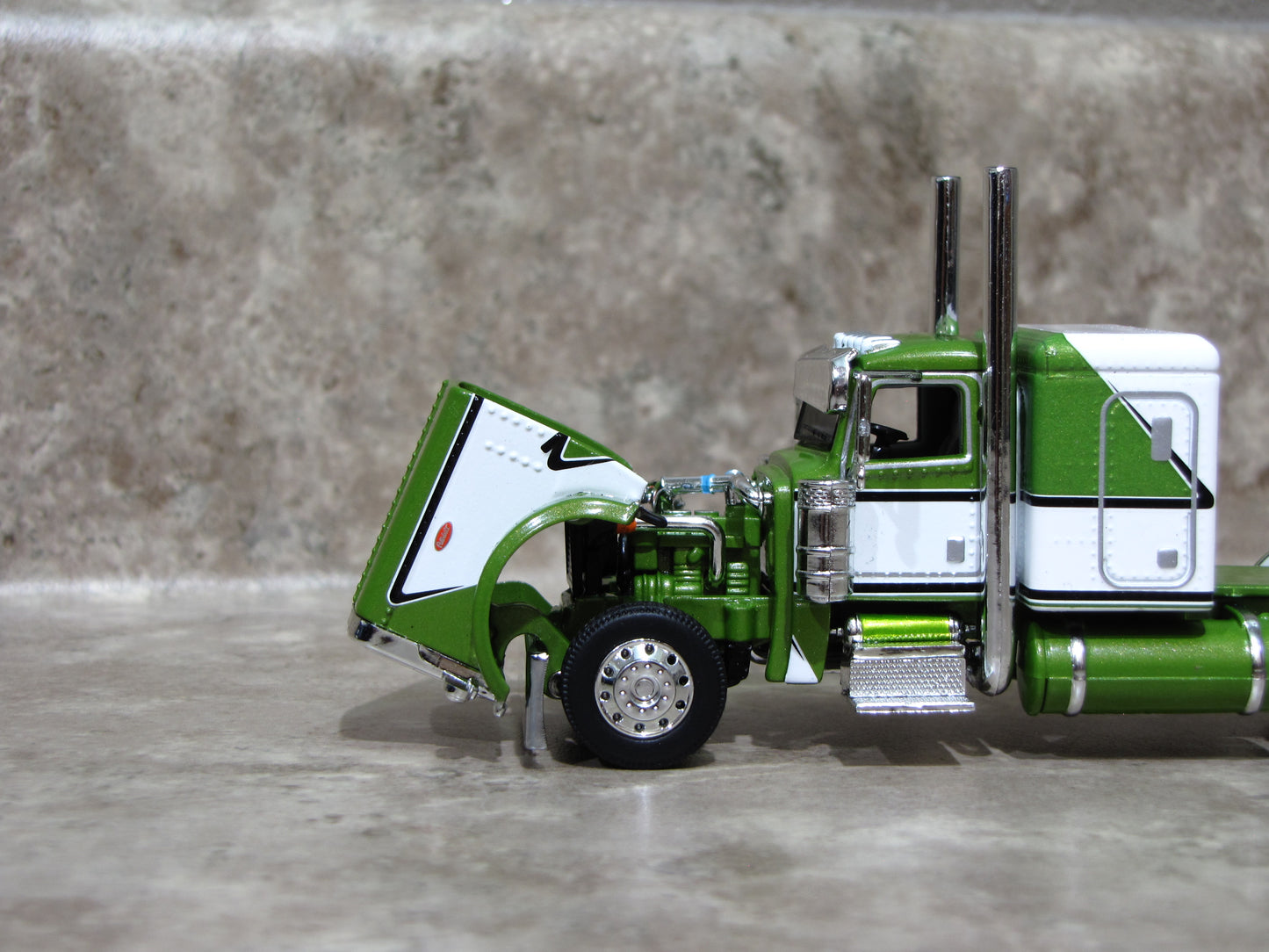 CAB 1973 Lime Green White Flattop Tri-axle Peterbilt 389 Semi Truck