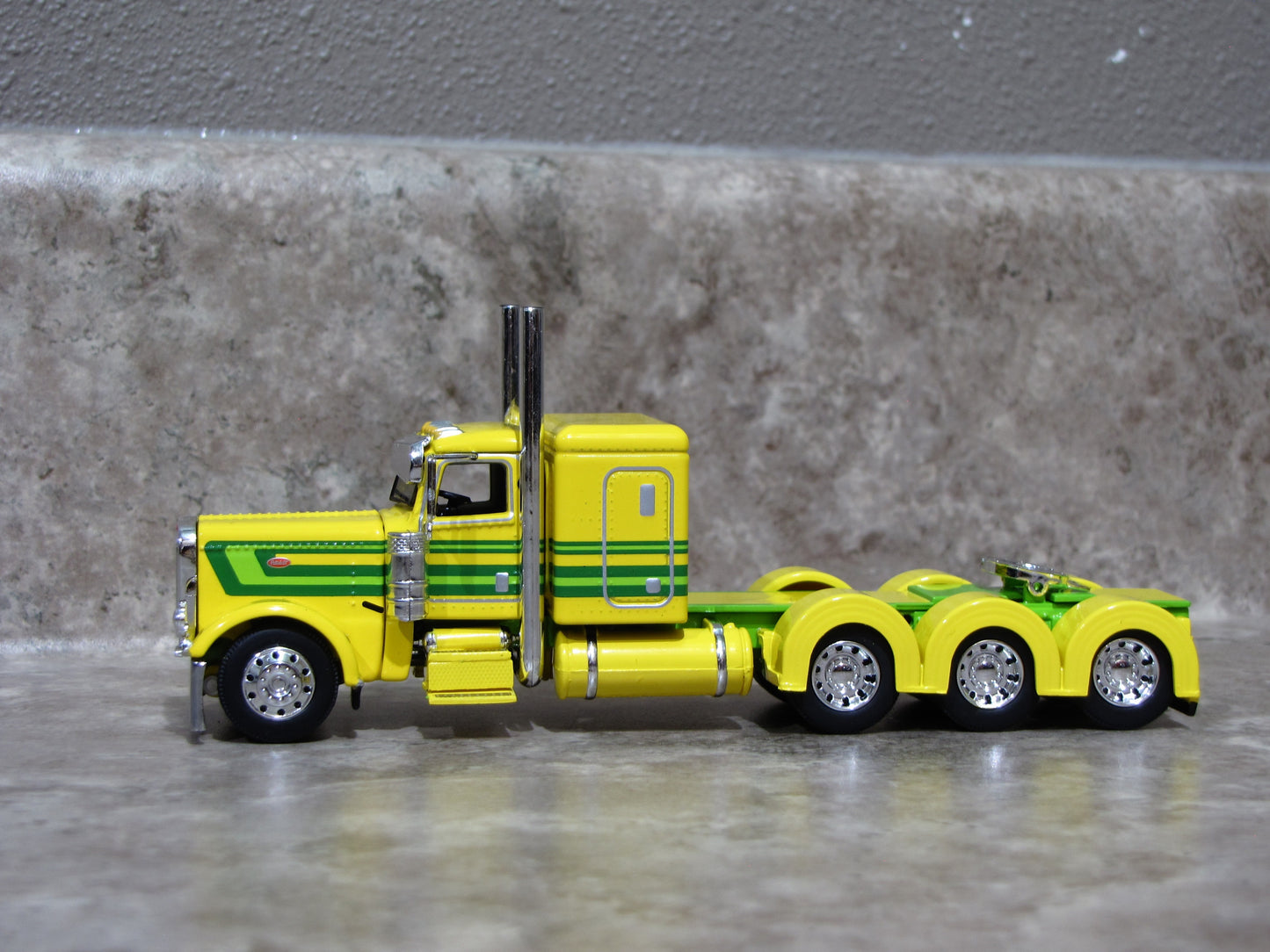CAB 1974 Yellow Green Flattop Tri-axle Peterbilt 389 Semi Truck