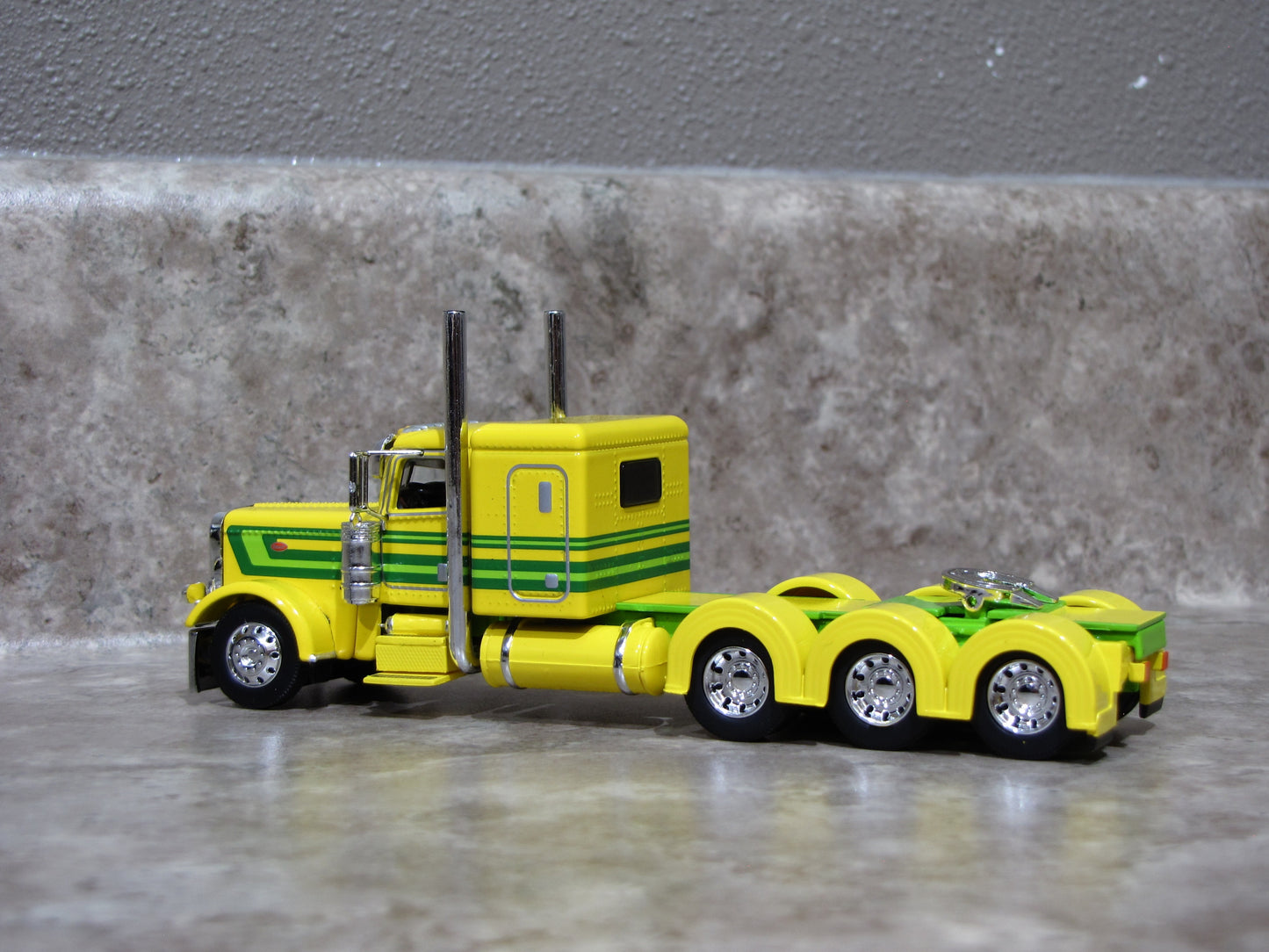 CAB 1974 Yellow Green Flattop Tri-axle Peterbilt 389 Semi Truck