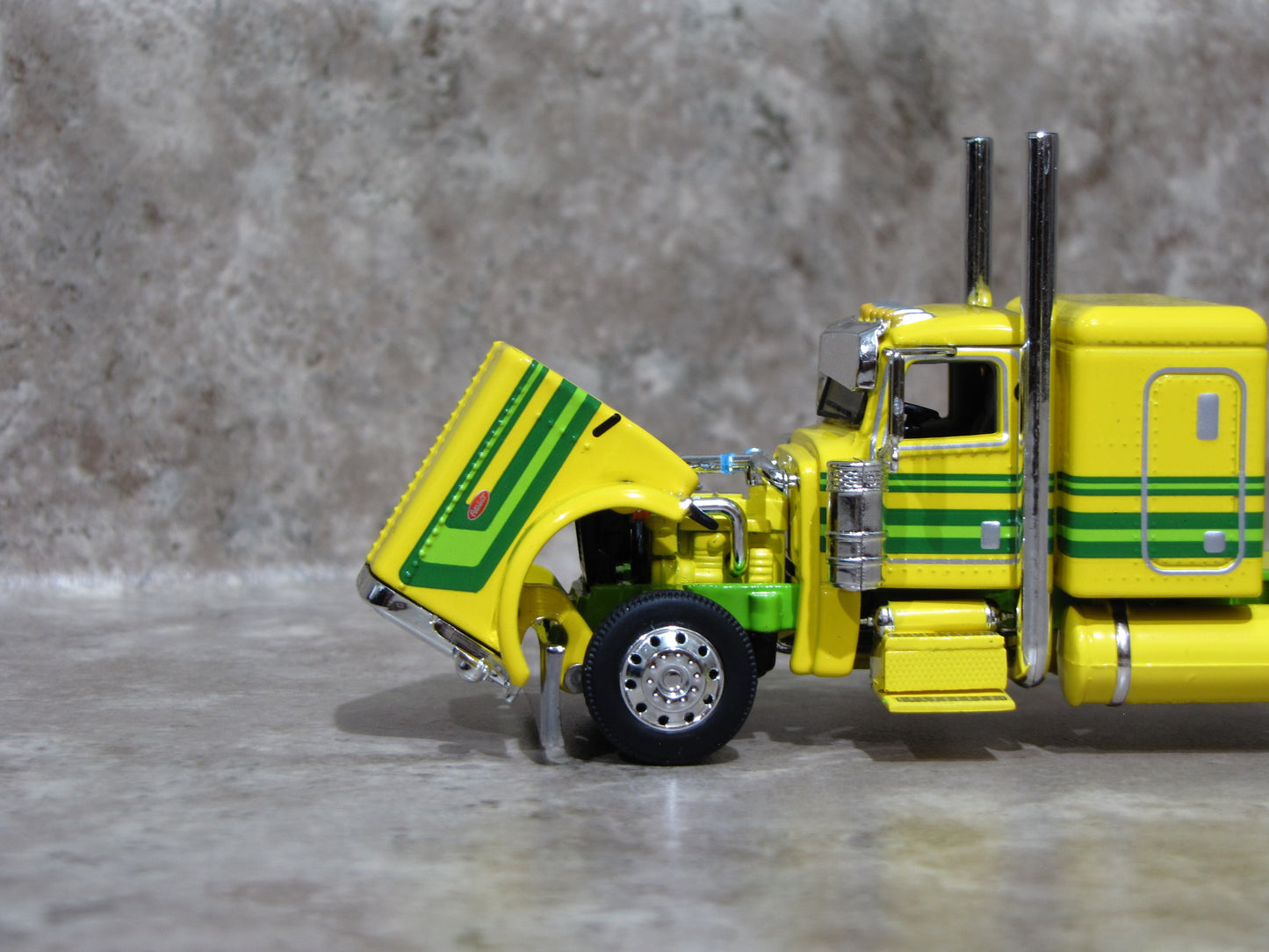 CAB 1974 Yellow Green Flattop Tri-axle Peterbilt 389 Semi Truck