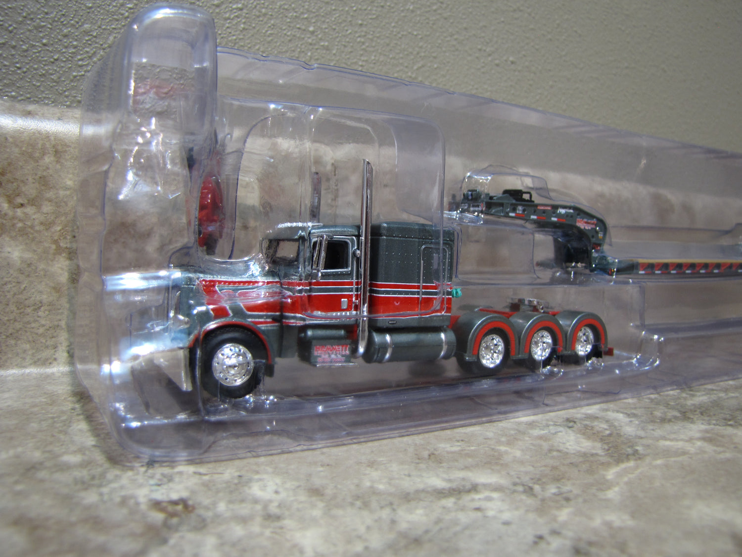 DCP / FIRST GEAR Peterbilt 389 w/Fontaine Magnitude Jeep & Stinger Black &Orange DCP / FIRST GEAR Peterbilt 389 w/Fontaine Magnitude Jeep & Stinger Black &Orange