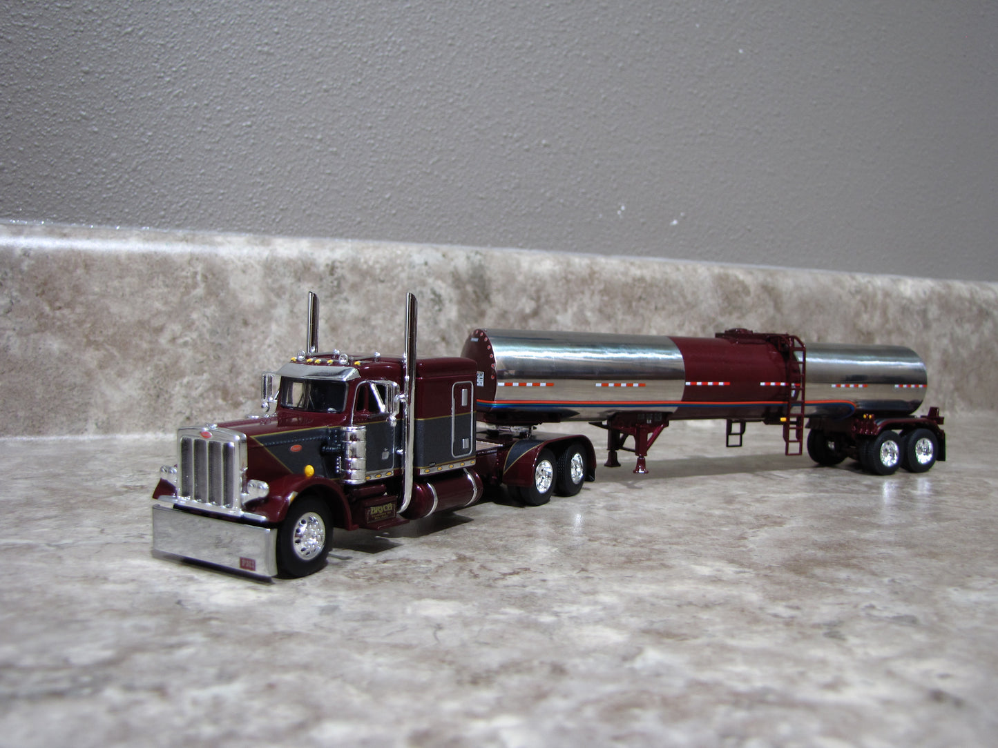 #60-1330 Big Rigs Bryce Transport 359 Peterbilt Brenner Asphalt Tanker Trailer