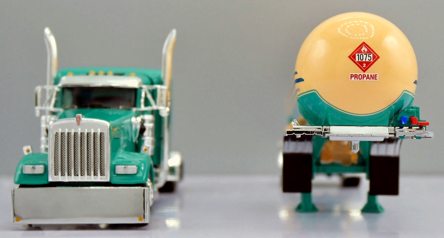 #68-2059 Petro Oil Transport Kenworth W900L with LP Tanker.