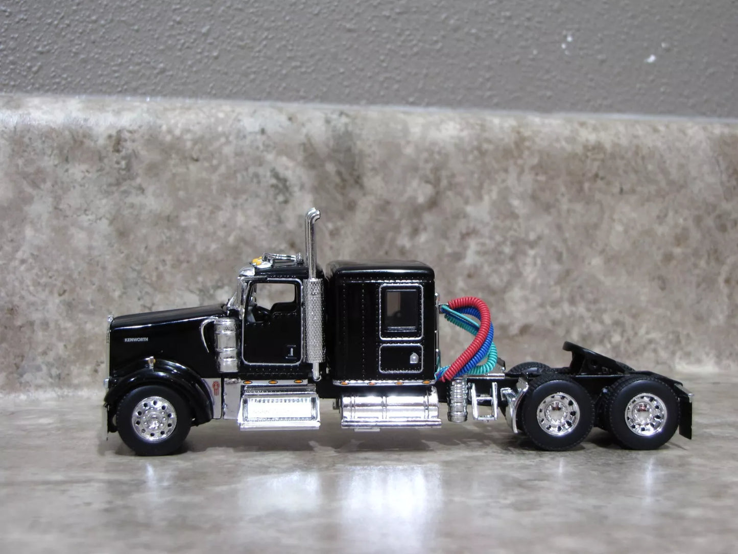 CAB 1778 Black Kenworth W900